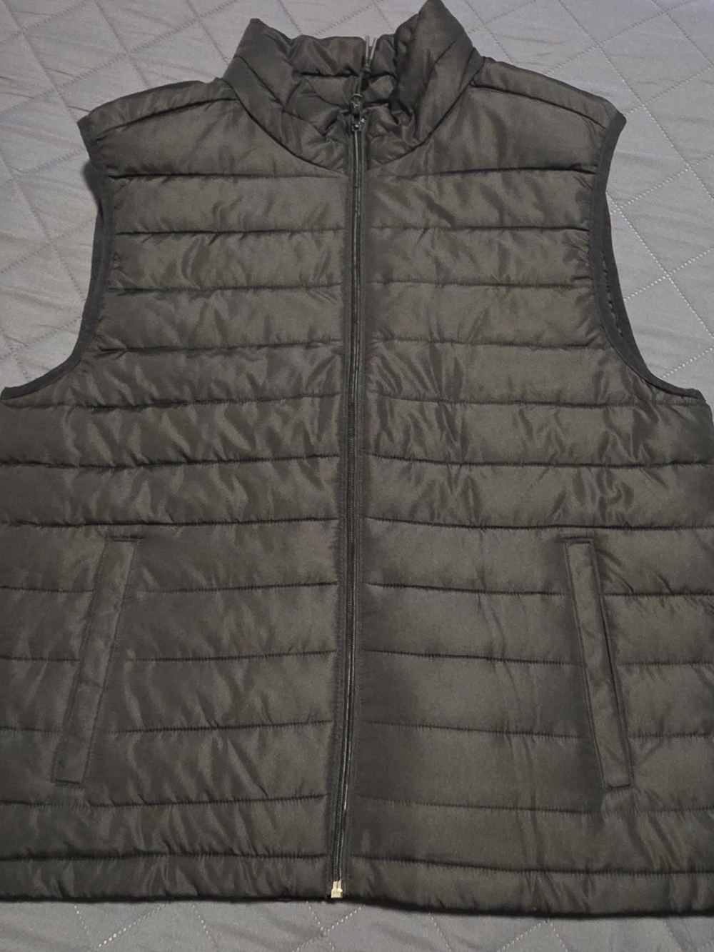 Aeropostale Men's Quilted Puffer Vest - Charcoal